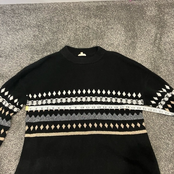 🌸 3/$20 Aaron & Amber Sweater - Picture 6 of 8